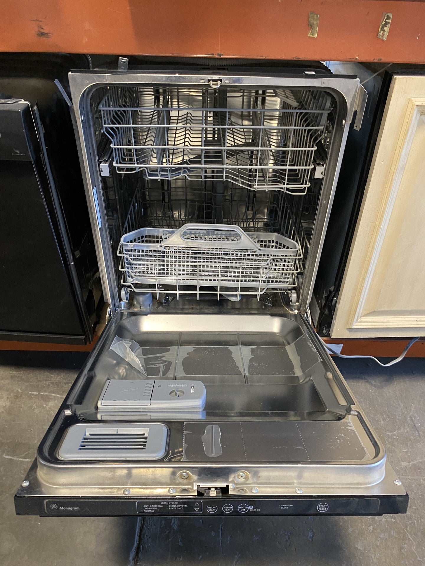 Monogram Black Dishwasher TRP