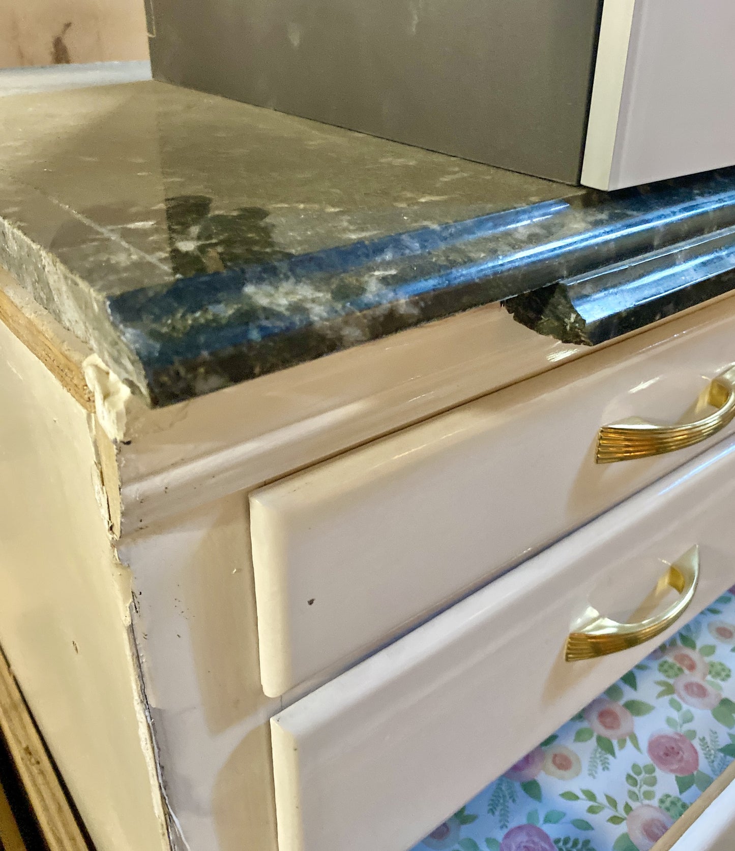 White Vintage Dresser CC7