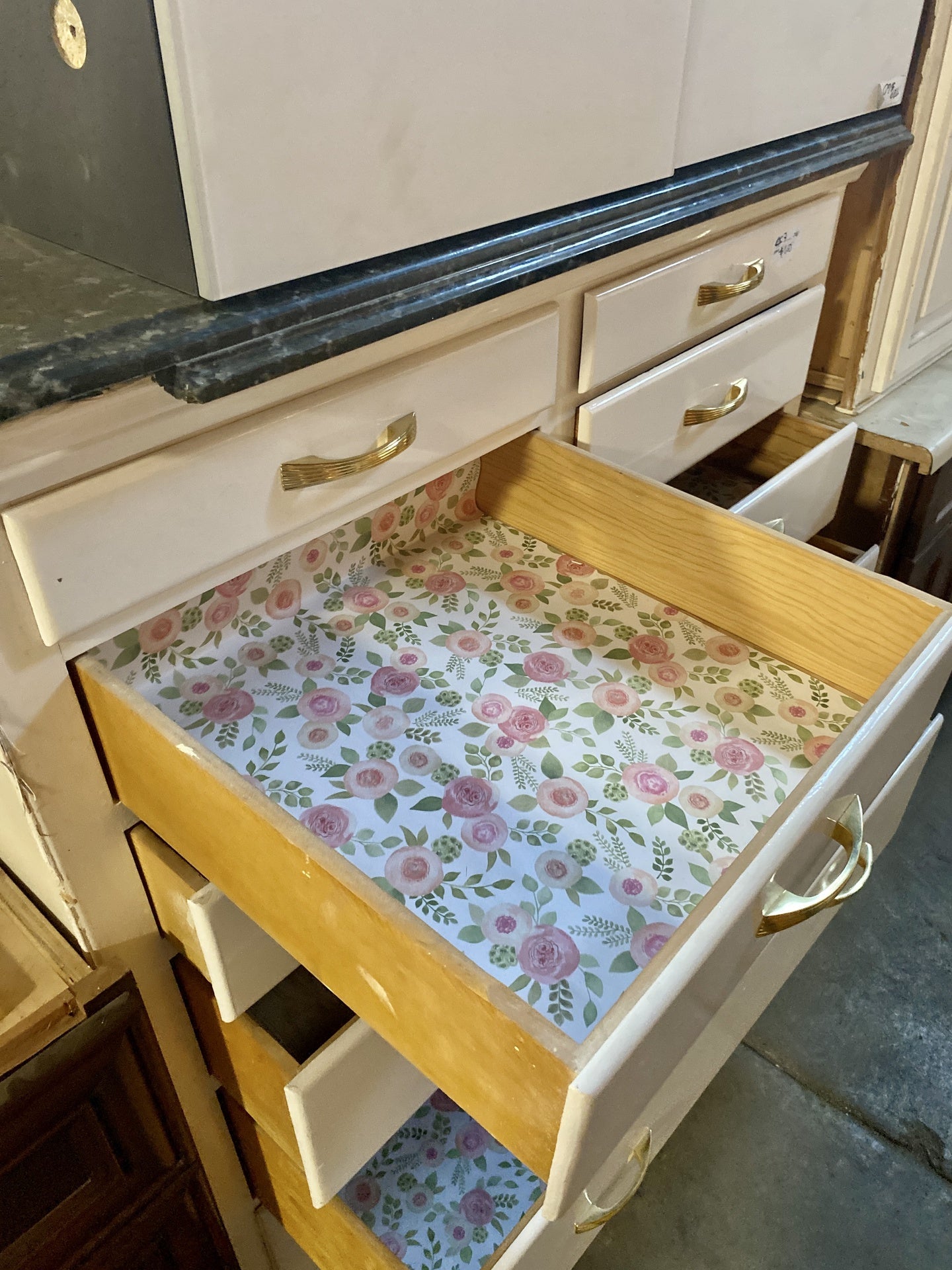 White Vintage Dresser CC7