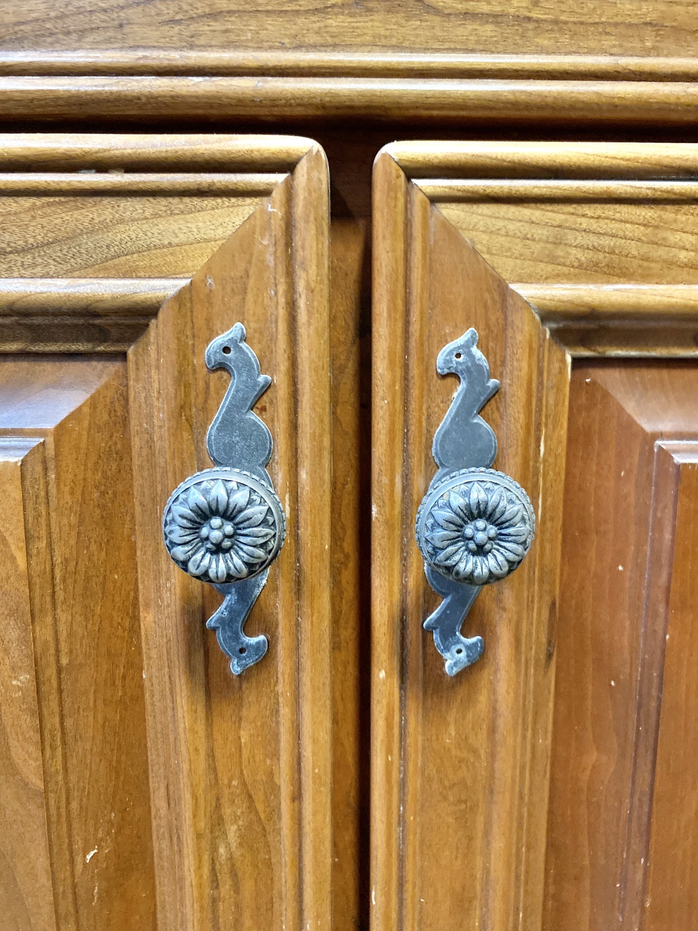 Brown Wooden Cabinet Fancy Handles TRP