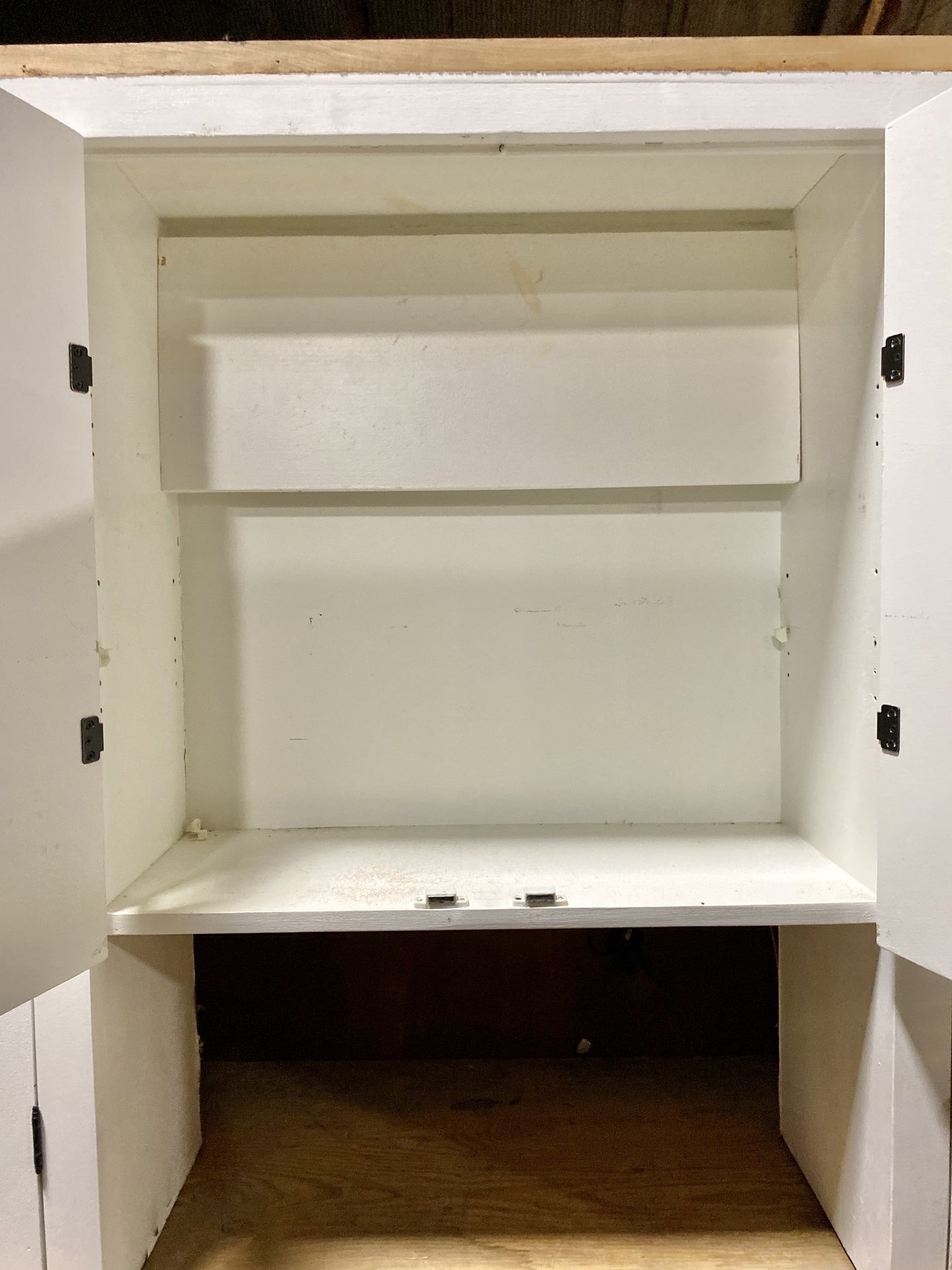 Large White Upper Cabinet BG4