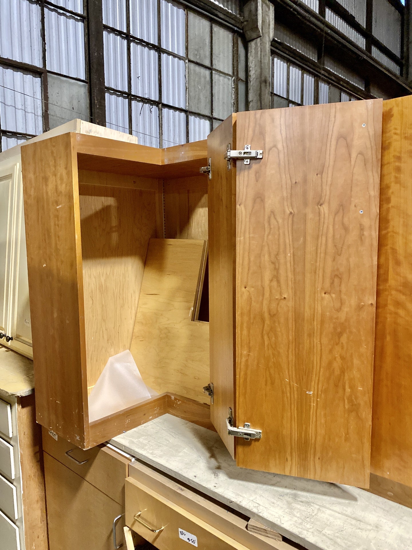 Corner Cabinet BU1