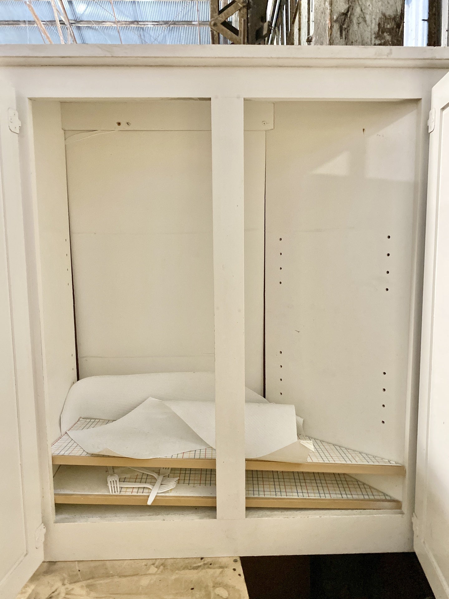 White Top Cabinet 3 Doors TRP