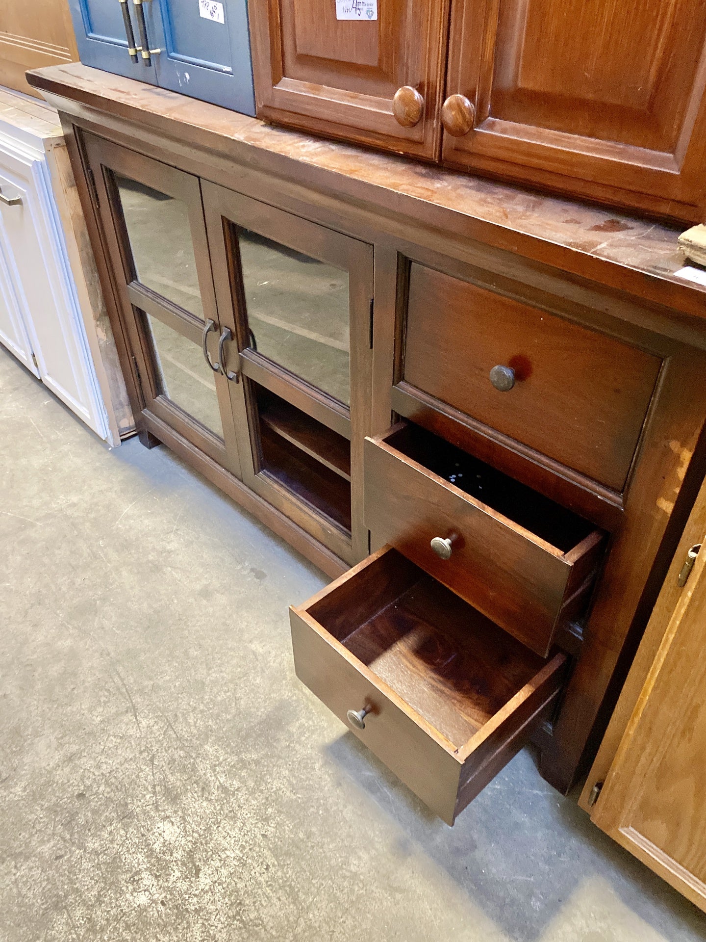 Bottom Cabinet 3 Drawer CE7