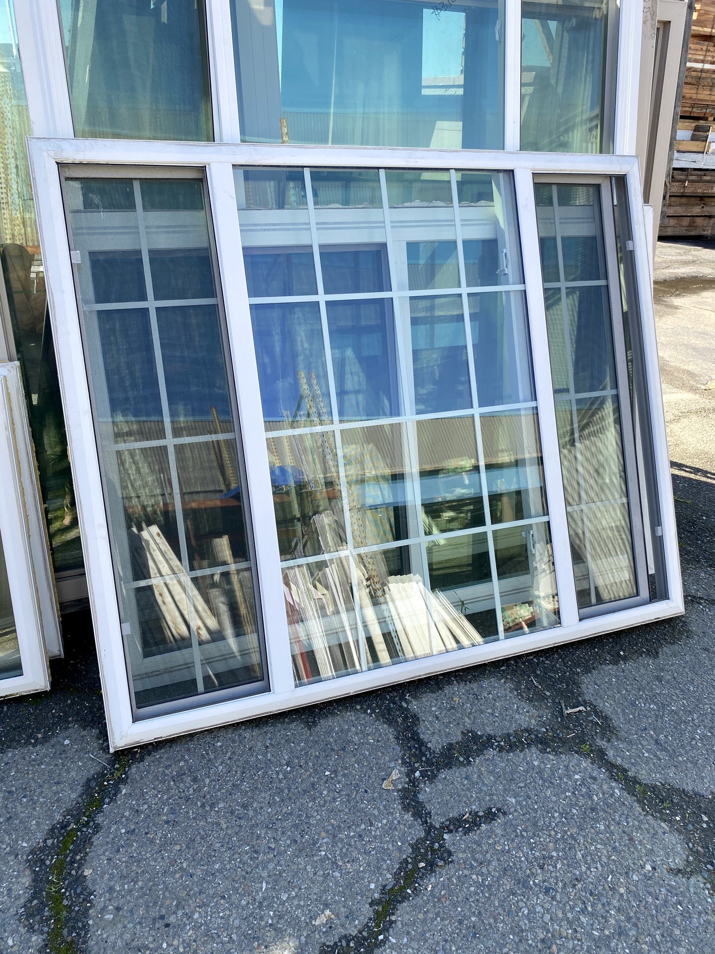 White Vinyl Sliding Window CH4