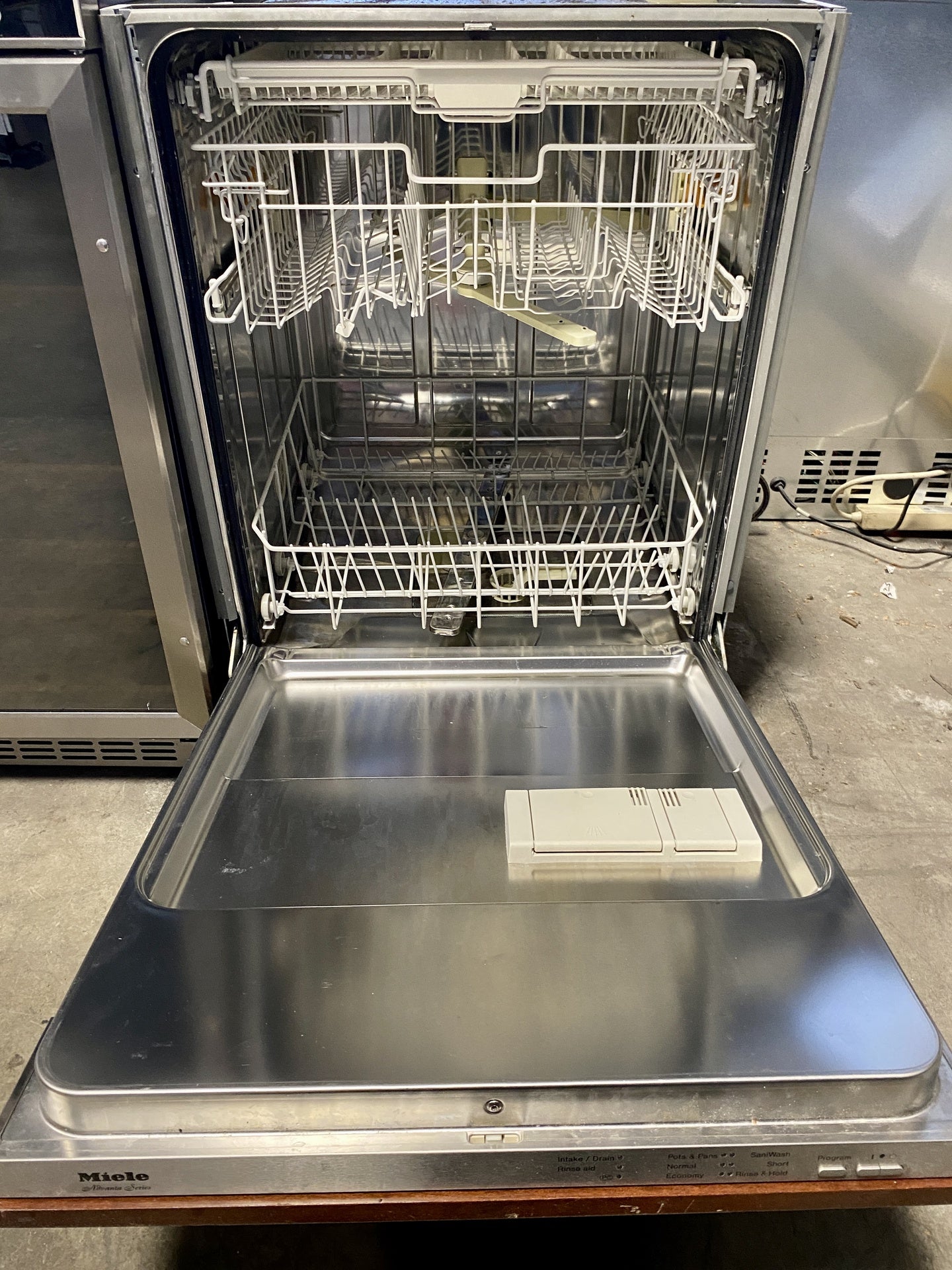 Meile Advanta Dishwasher HHH
