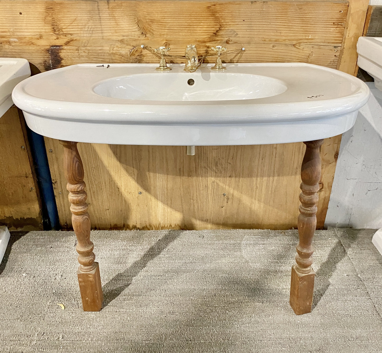 Vintage Oval Pedestal Sink TRP