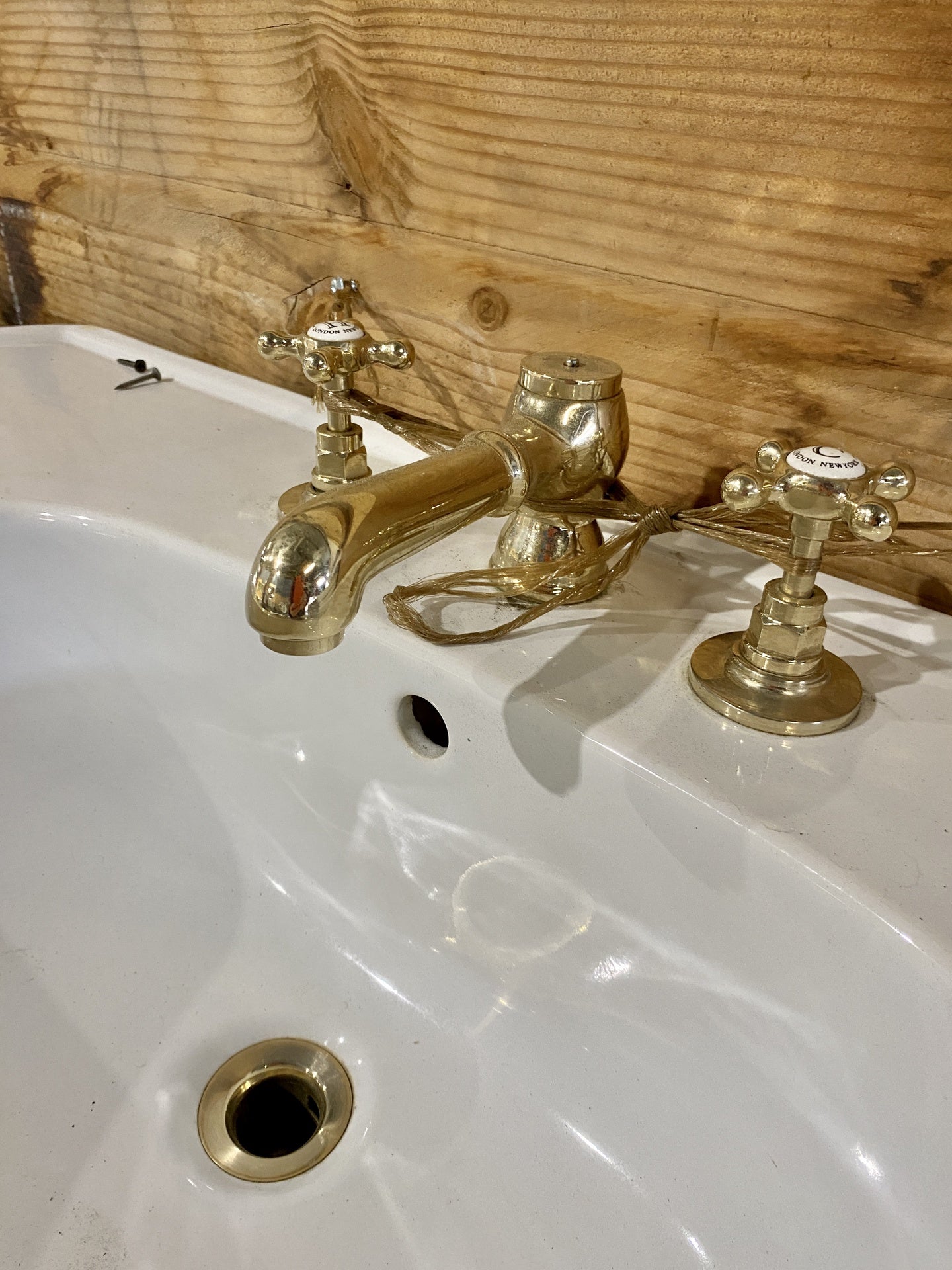 Vintage Oval Pedestal Sink TRP