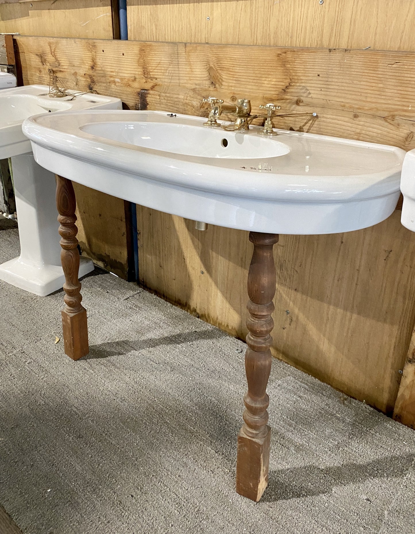 Vintage Oval Pedestal Sink TRP