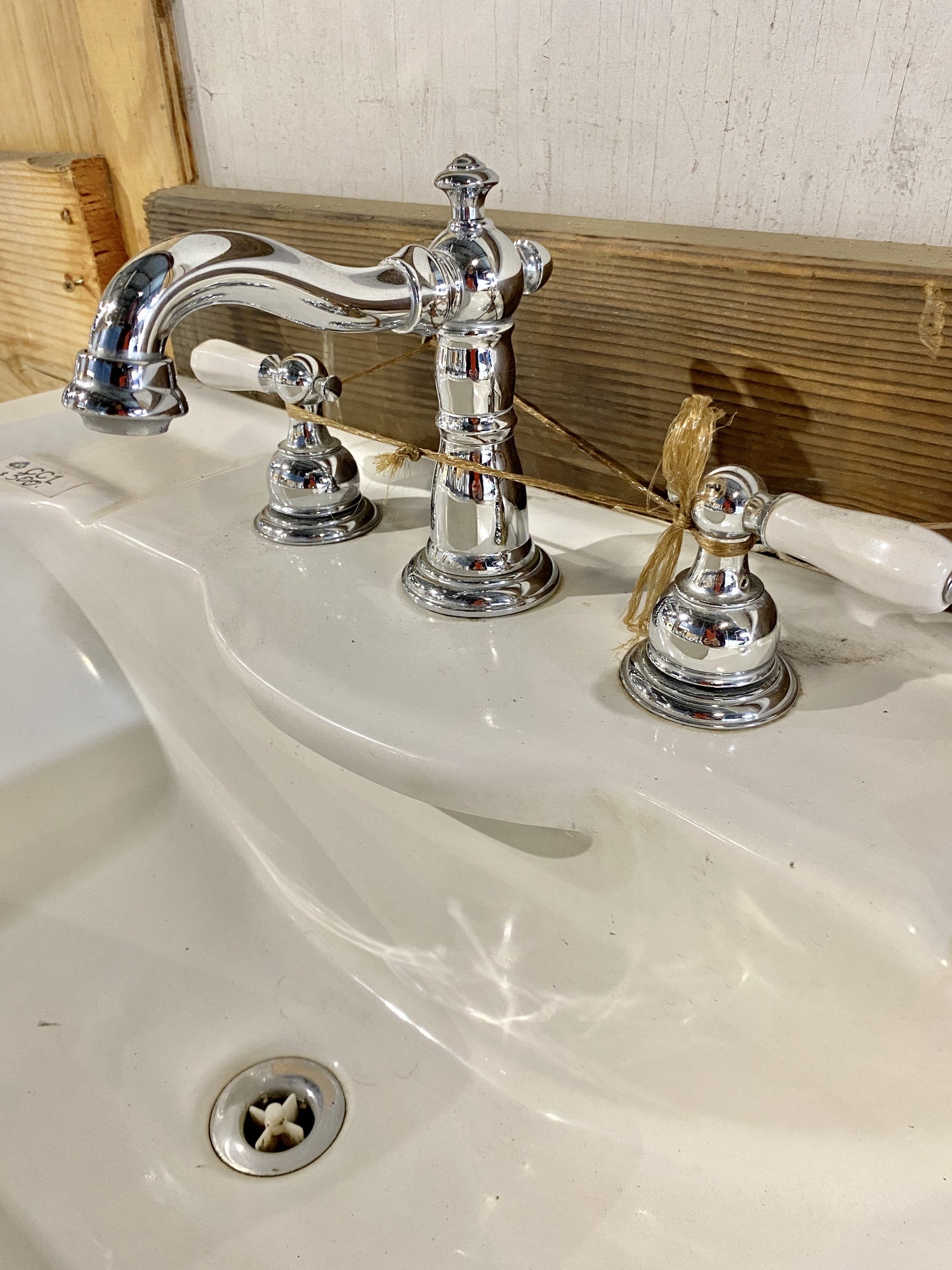 White Rectangular Pedestal Sink CC1