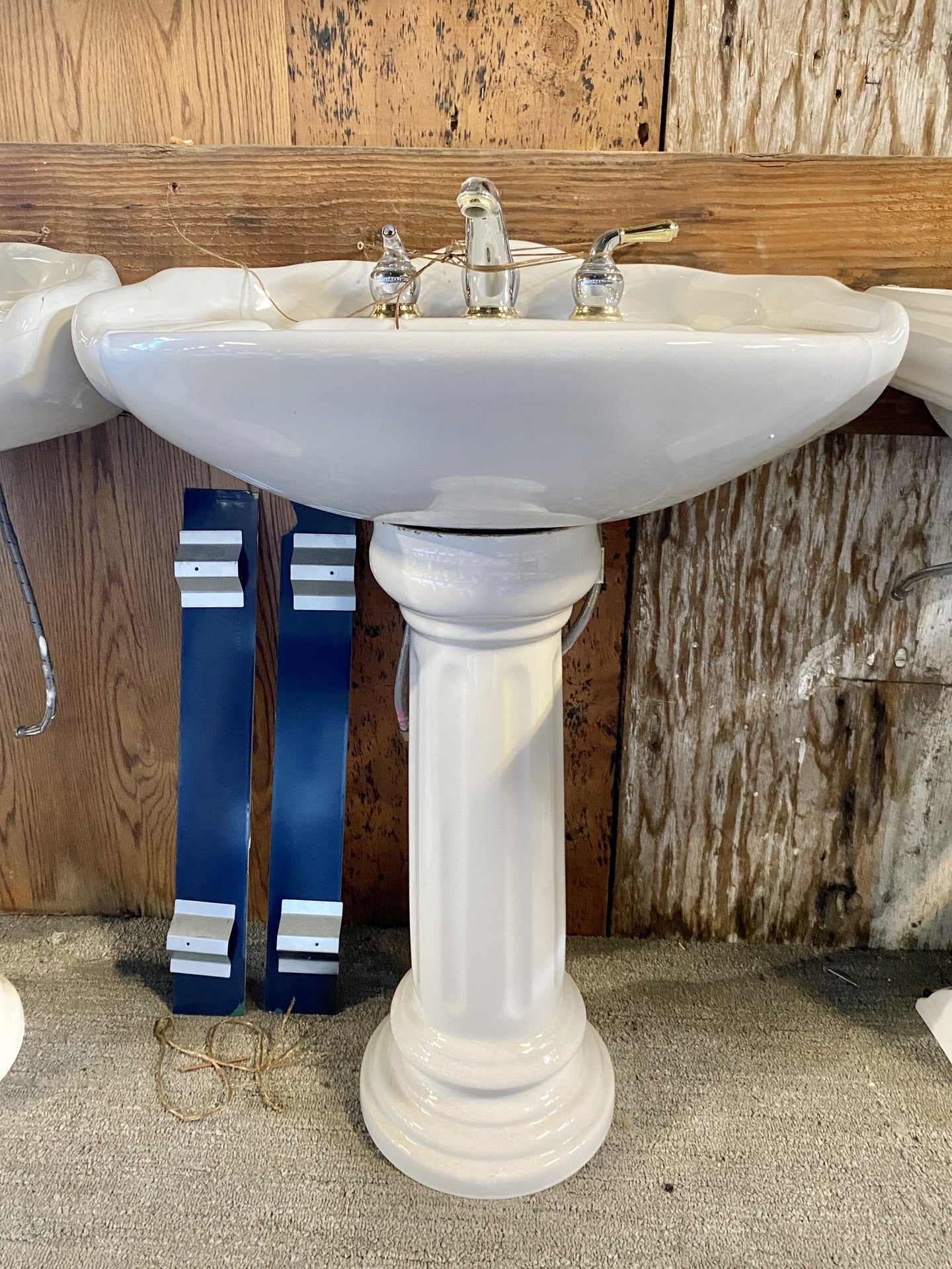 White Pedestal Sink CC7