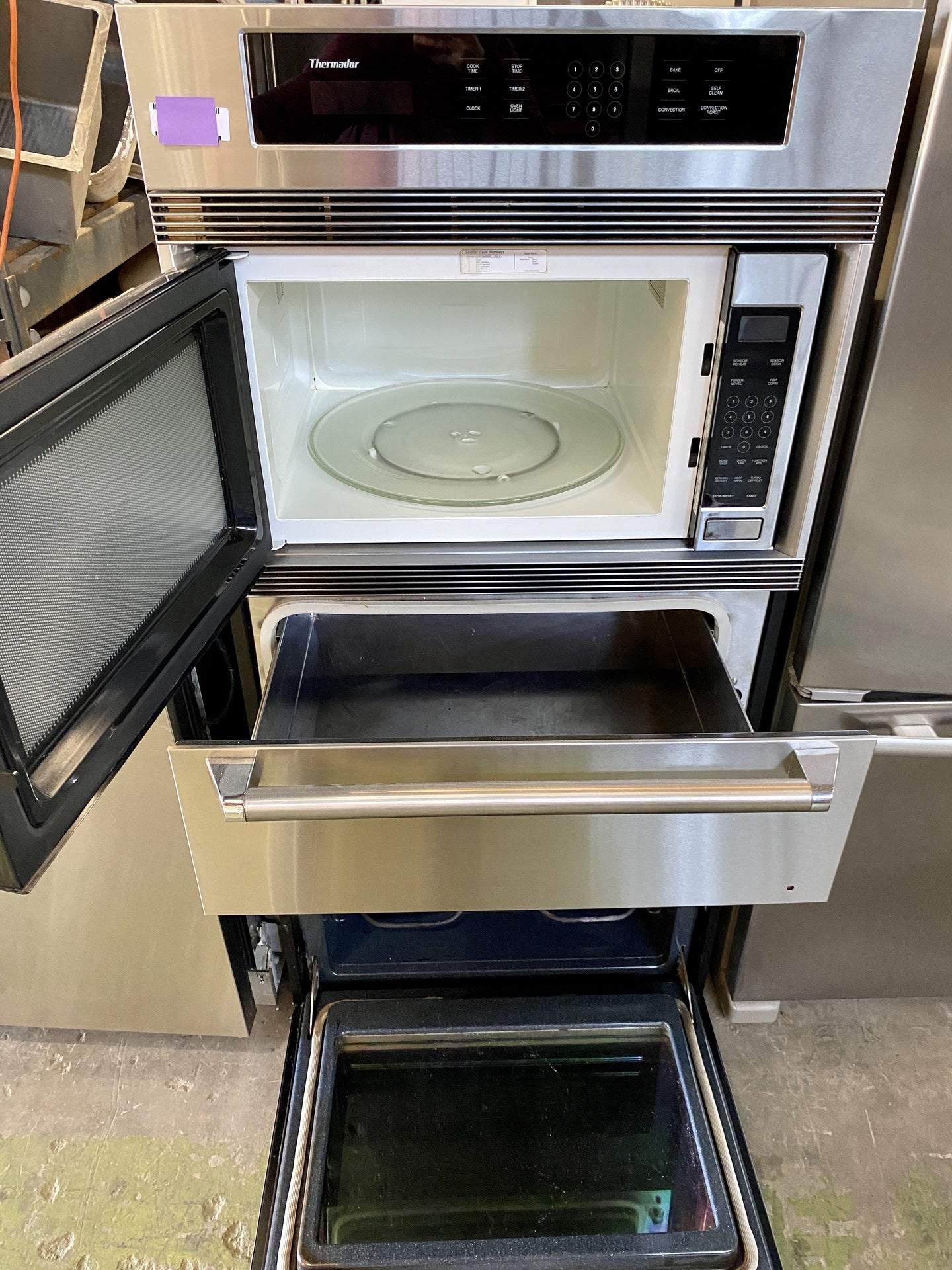 Thermador Double Oven CJ8