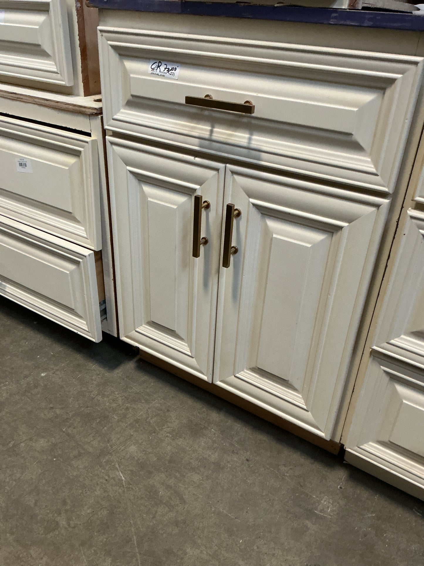 Kitchen, Base Cabinet, CR7