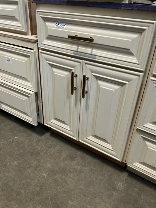 Kitchen, Base Cabinet, CR7