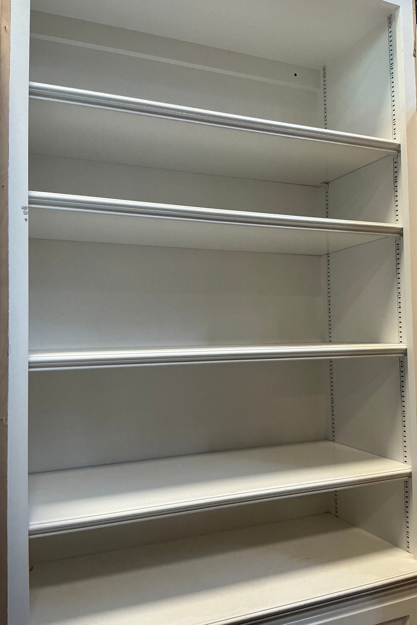Cabinet, CW7