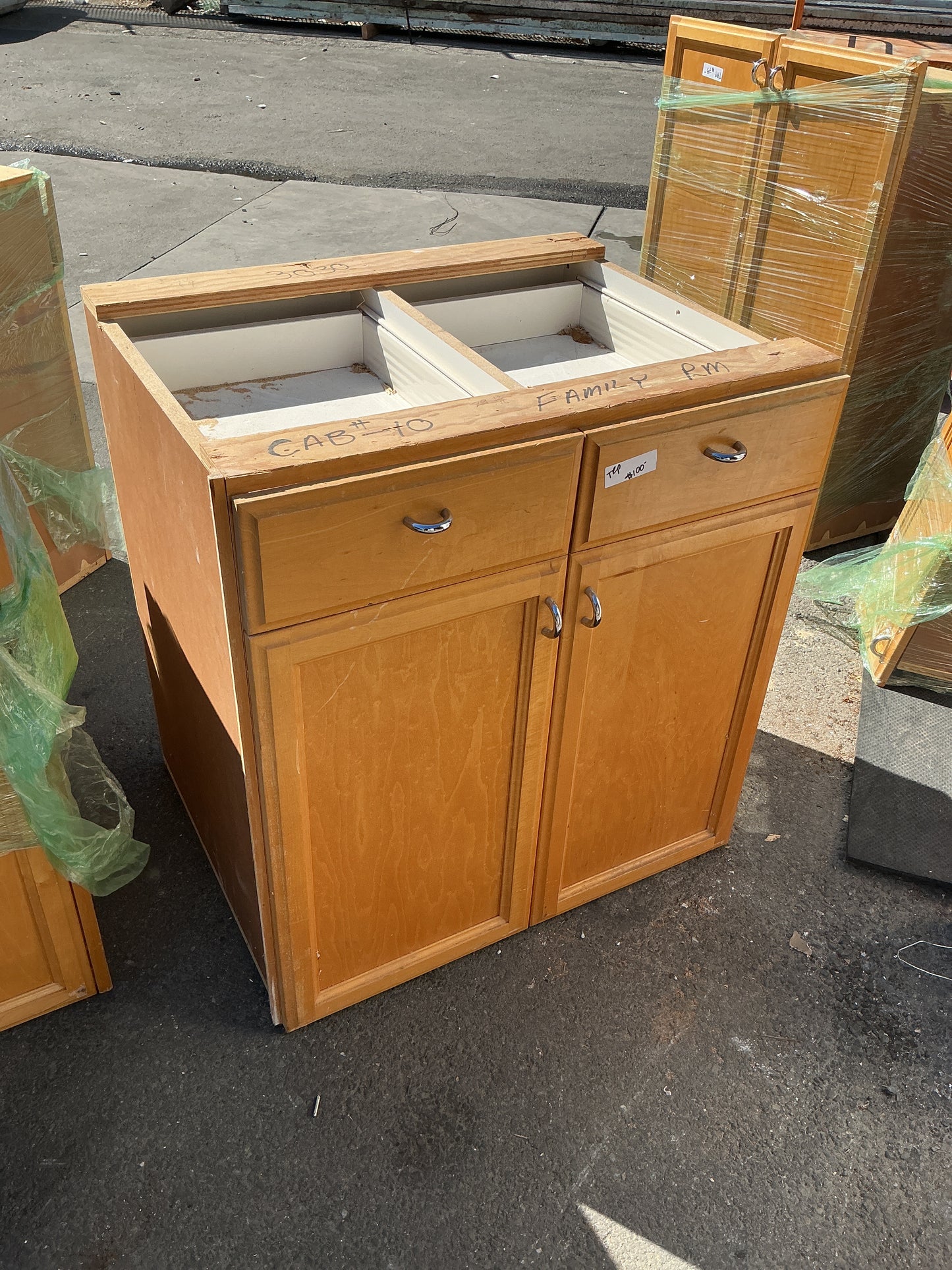 Kitchen base cabinet, 2-door 2-drawer, 31", TRP
