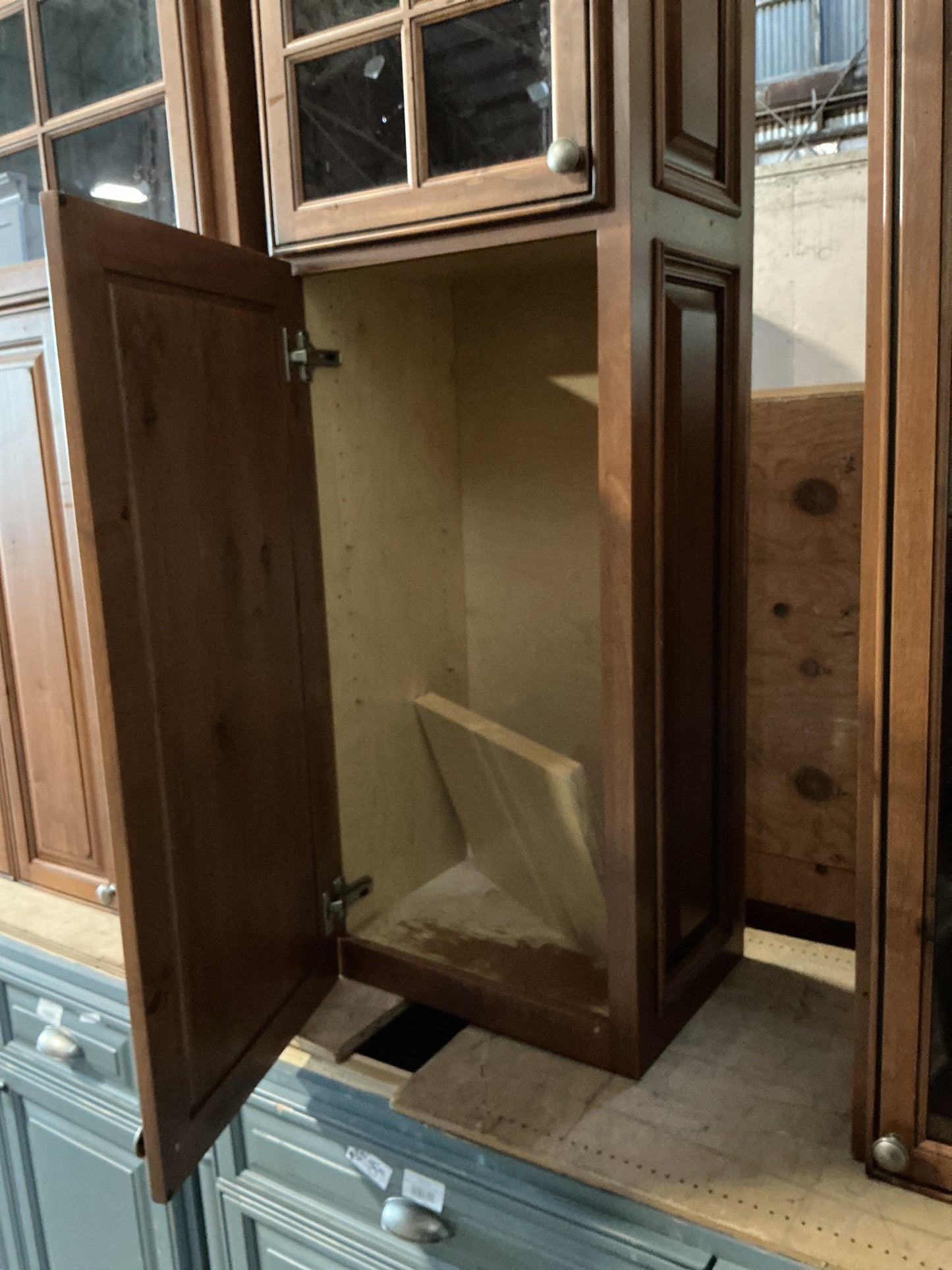 Cabinet, kitchen Upper Brown Glass CX9