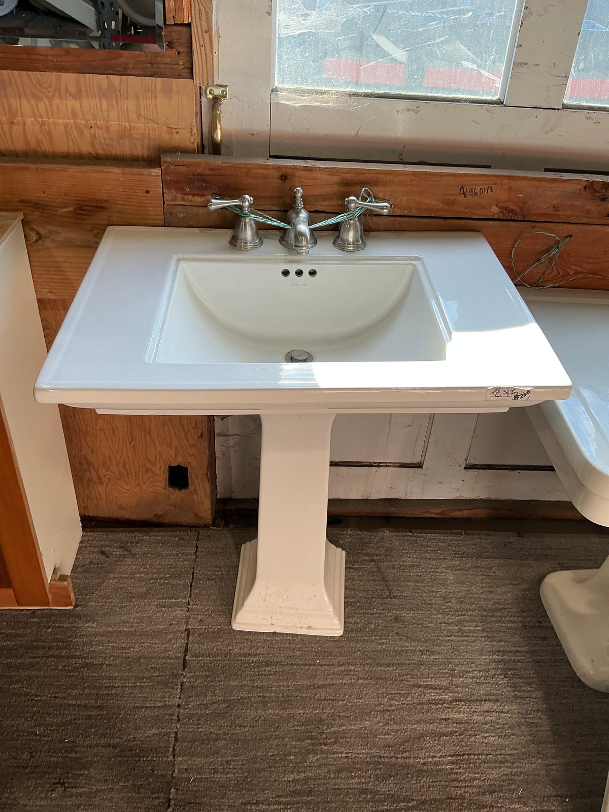 Pedestal Sink, CY5