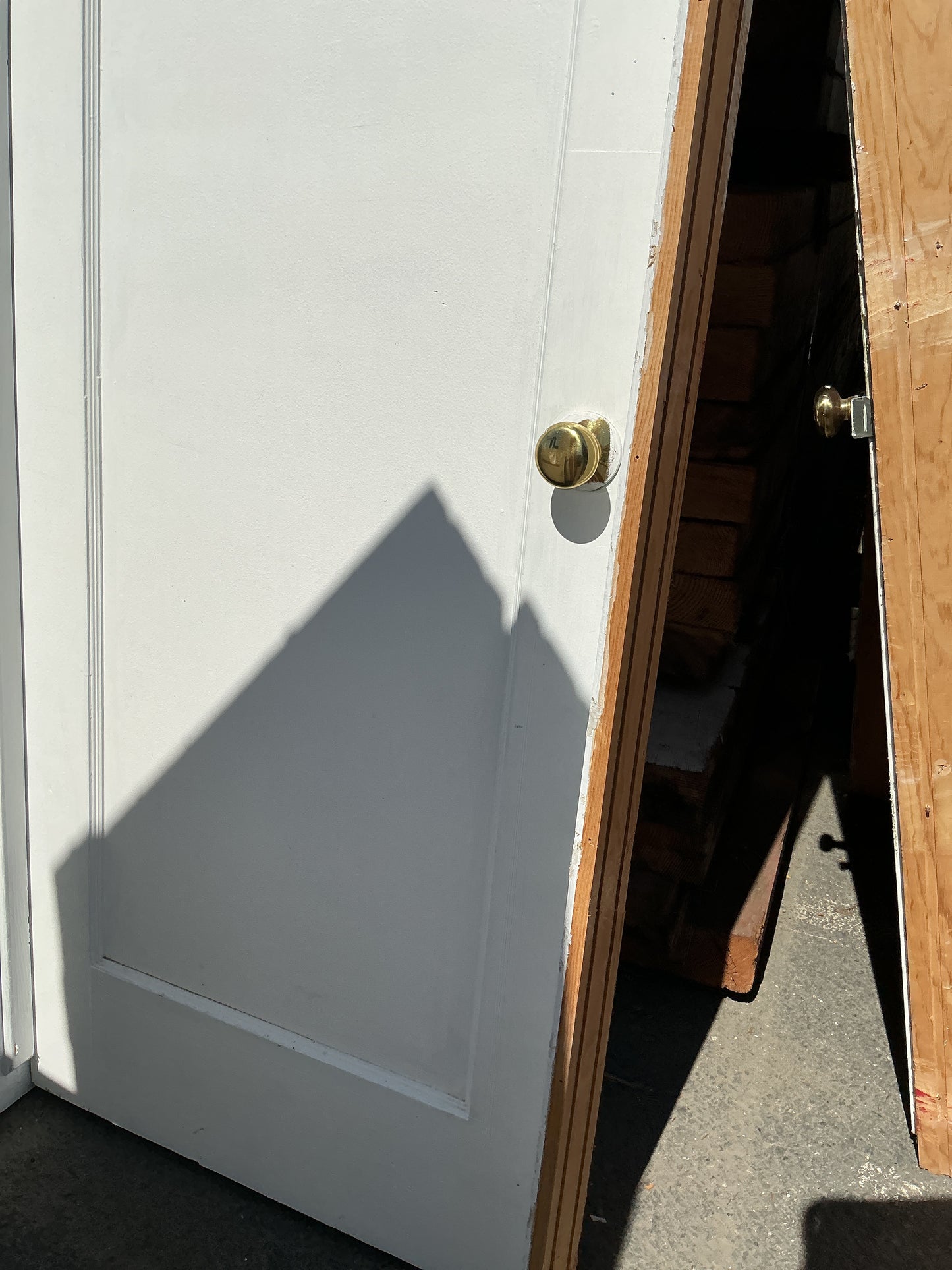 Interior door, Left swing, 28", CY2