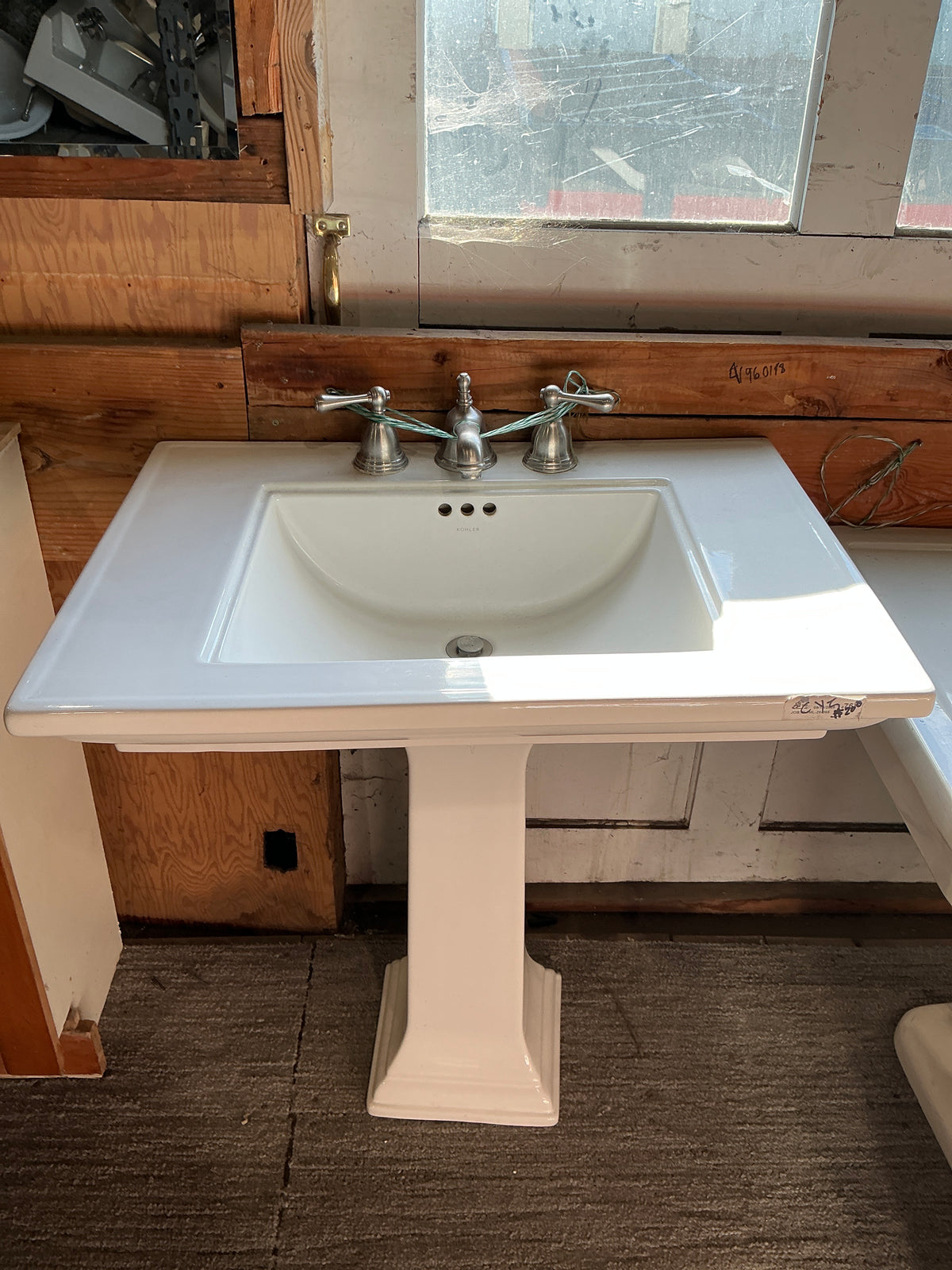 Pedestal Sink, CY5