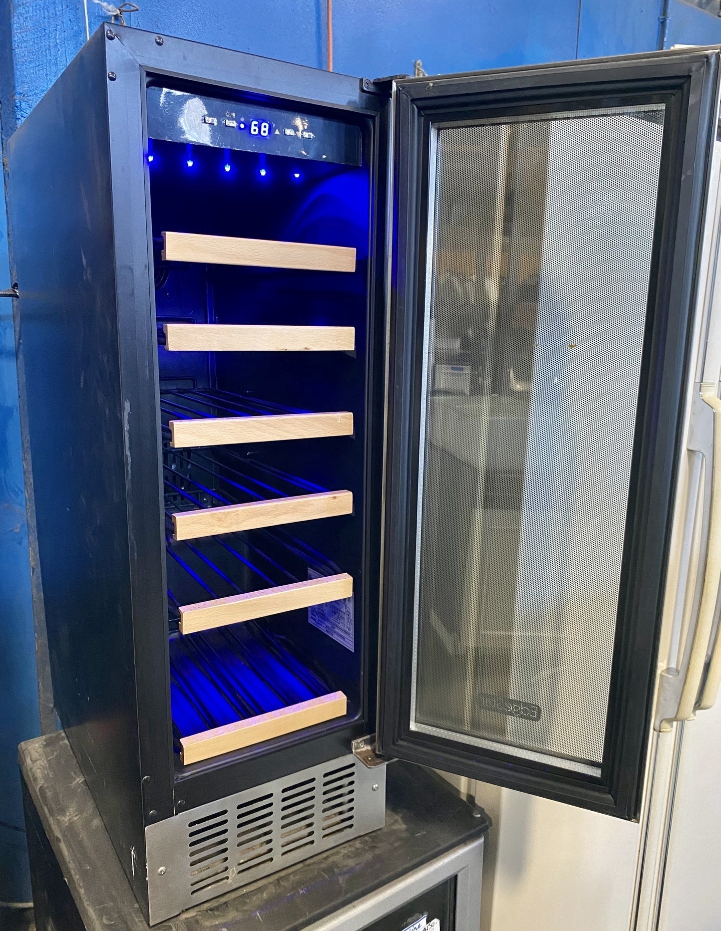 EdgeStar Wine Refrigerator  BG1