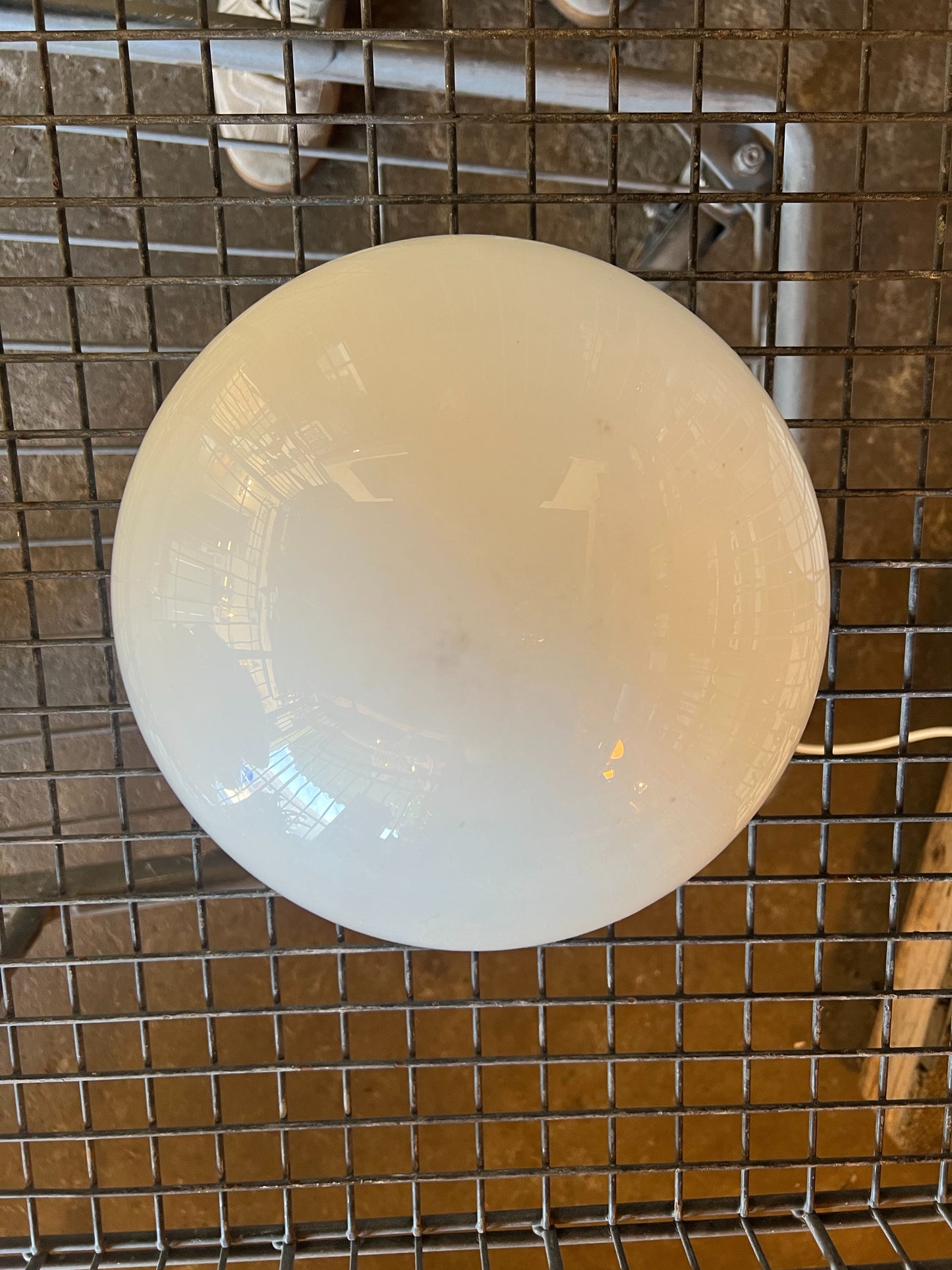 Ceiling Light · Globe · White · CX7