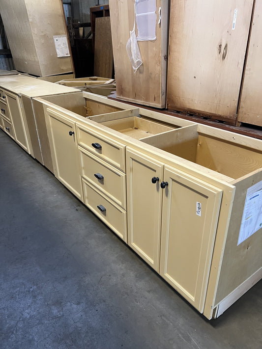 Cabinet · Kitchen Base · Cream · 95×35×25 · CX9 | The ReUse People Oakland