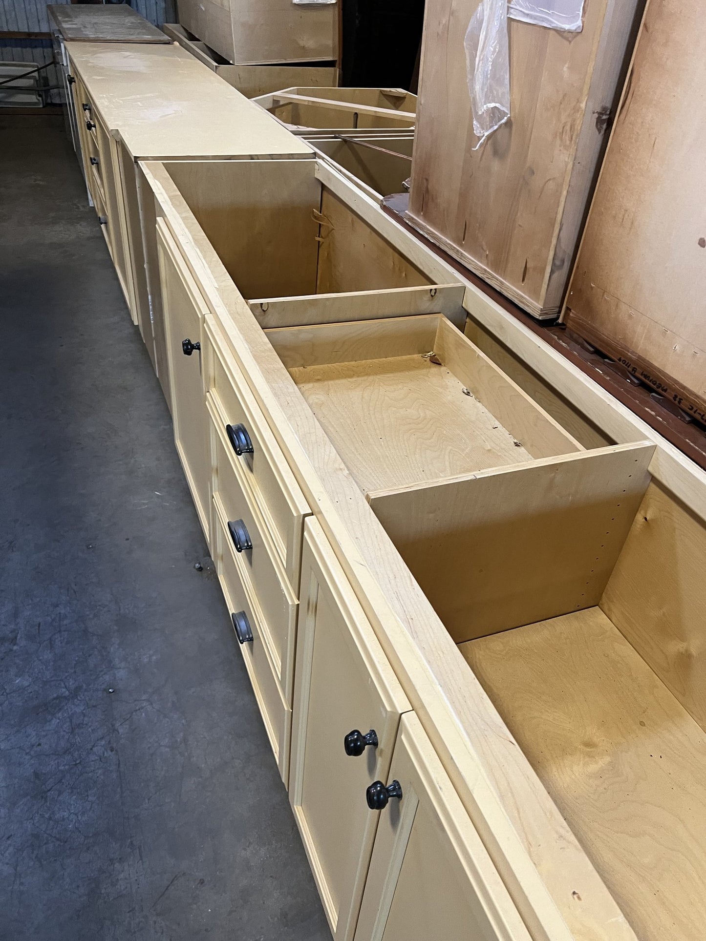 Cabinet · Kitchen Base · Cream · 95×35×25 · CX9 | The ReUse People Oakland