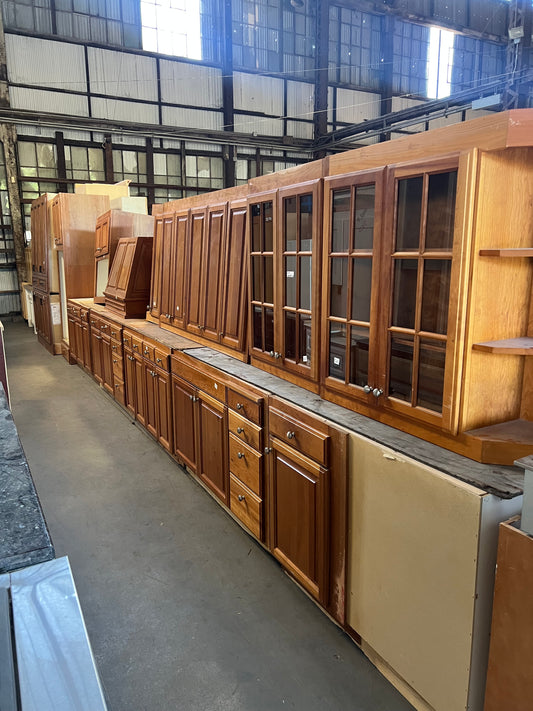 Wood kitchen cabinet set 13 pieces 26 ft CV1 | The ReUse People Oakland