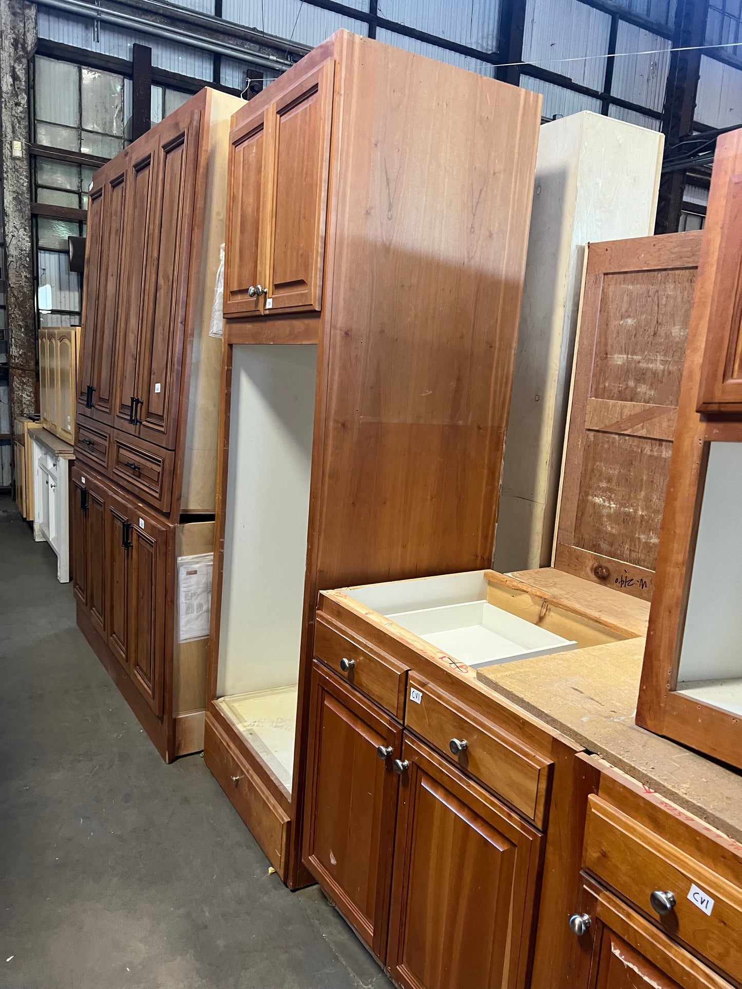 Wood kitchen cabinet set 13 pieces 26 ft CV1 | The ReUse People Oakland