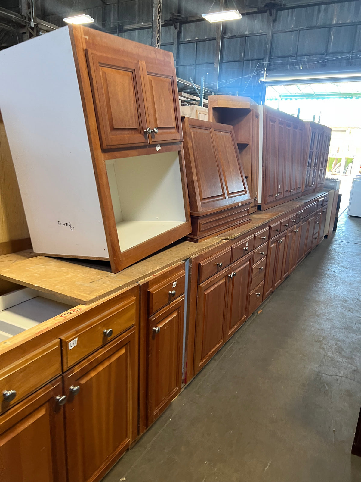 Wood kitchen cabinet set 13 pieces 26 ft CV1 | The ReUse People Oakland