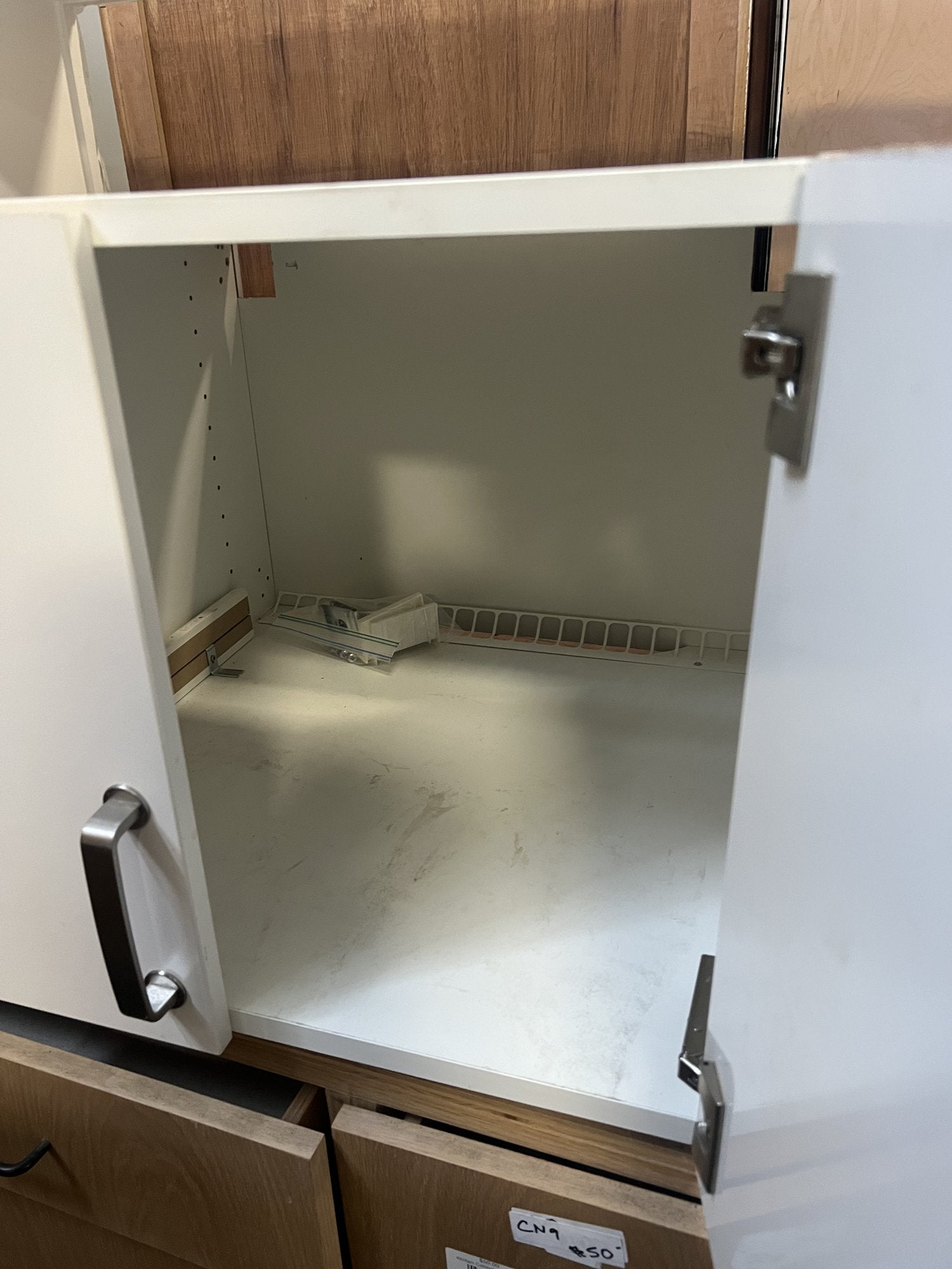 Cabinet · Kitchen Wall · White · 24×18×24.5 · TRP | The ReUse People Oakland