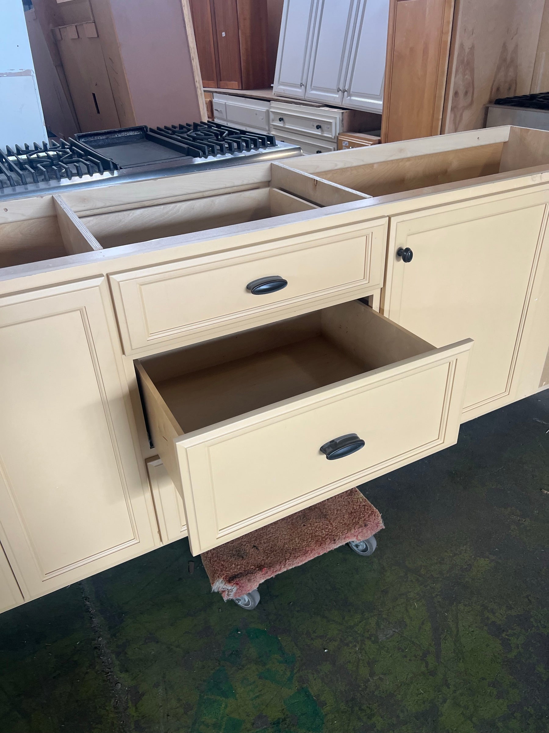 Kitchen base cabinet drawer open, 95x34, CX9 | The ReUse People Oakland