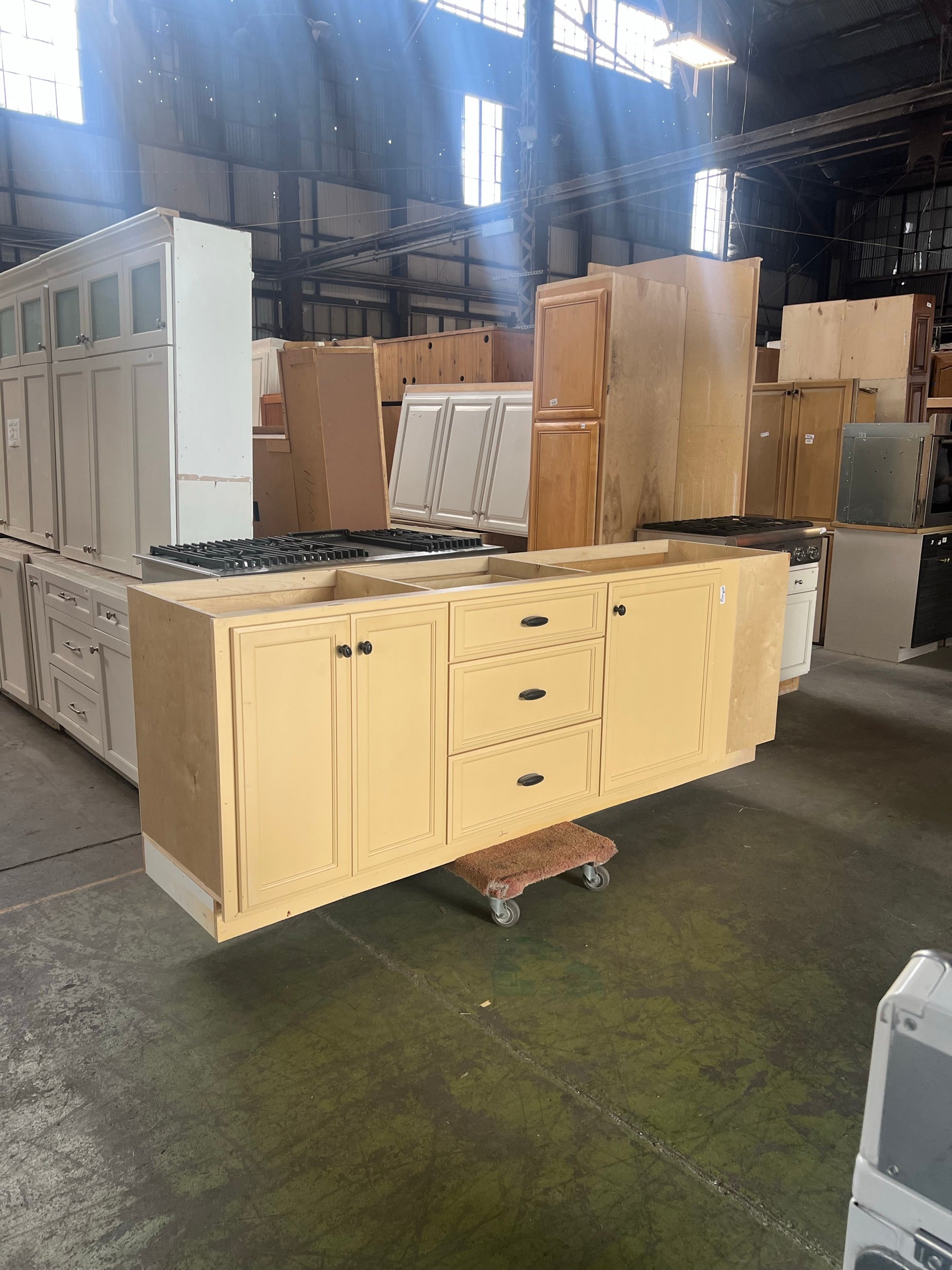 Cream kitchen base cabinet 95x34, CX9 | The ReUse People Oakland
